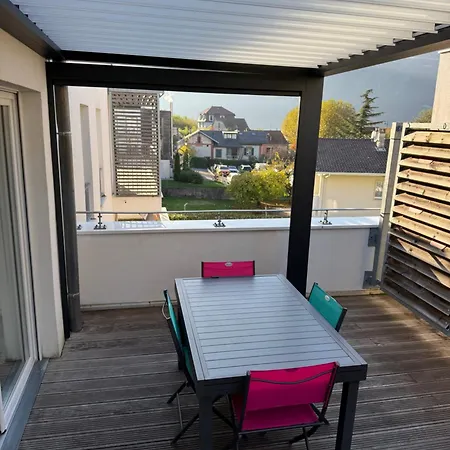Bella Zen Et Son Garage Au Bord Du Appartement